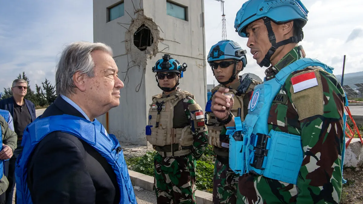 Secretary-General António Guterres (left) meets with peacekeepers as he visits the headquarters of the United Nations Interim Force in Lebanon (UNIFIL) in Naqoura, Lebanon