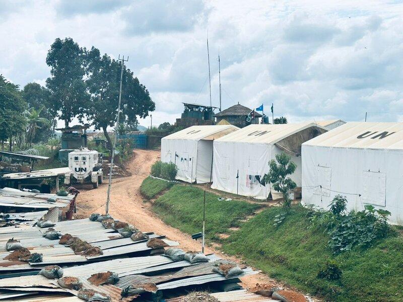Des tentes de l'ONU sont photographiées dans une zone protégée.